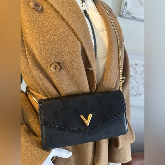 Authentic Louis Vuitton Cuir Plume Very Black Long Wallet W/ COA - Picture 3 of 13